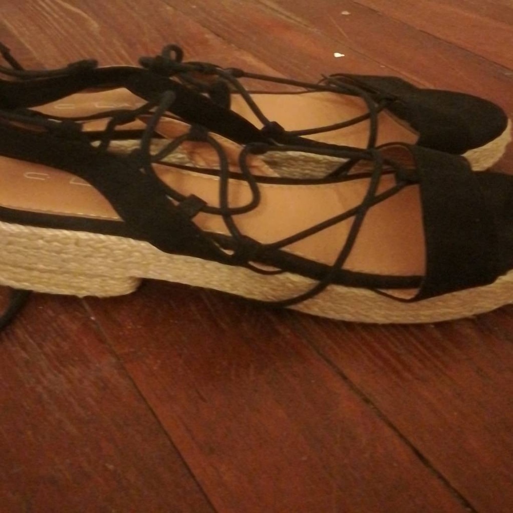 C. Label Espadrilles - Picture 4 of 4